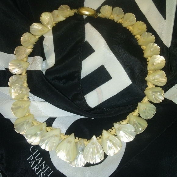 Victorian Hand Carved MOP Necklace Choker - Picture 2 of 7